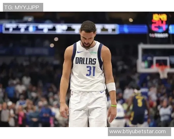 克莱坚韧不拔面对挑战身体疲惫却坚定展现职业精神