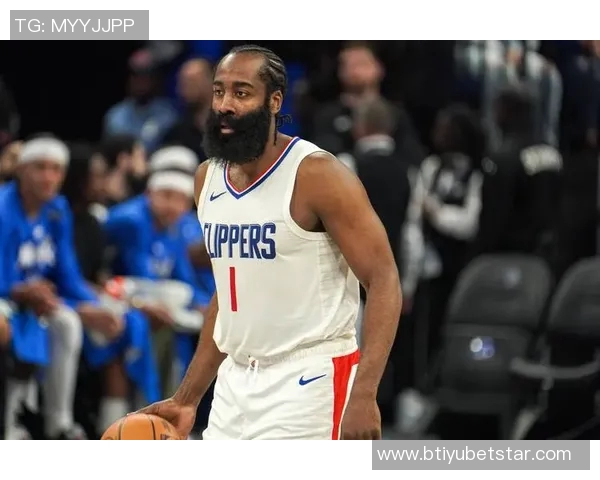 哈登轻松表现14投6中斩获21分3篮板5助攻0失误展现稳定状态