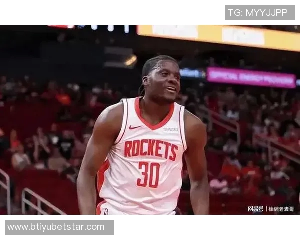 普尔替补表现平平15投仅中6球贡献16分2篮板4助攻1抢断