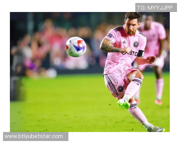 雷吉隆感慨与梅西共事的奇妙体验与队友热情欢迎超出预期